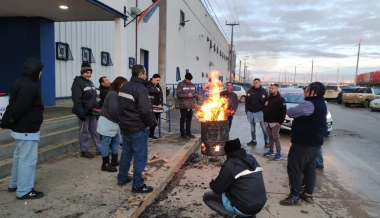 Paro por los despidos en electrónicas de Río Grande