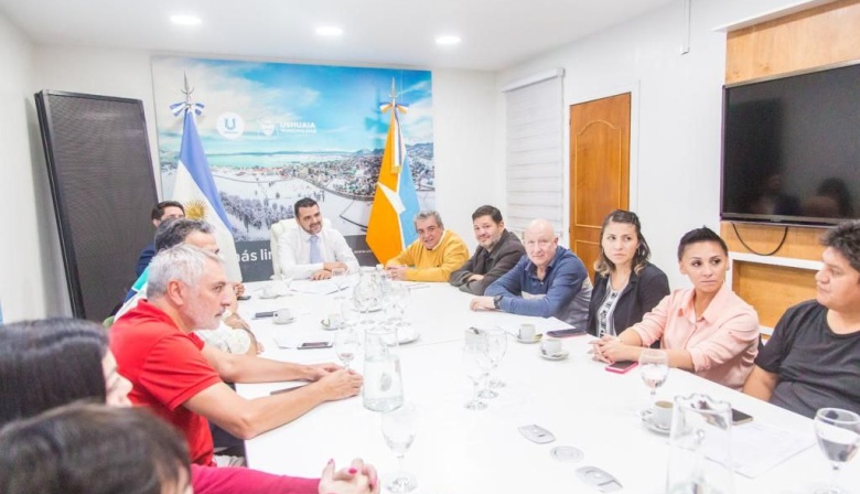Gremios firmaron un acuerdo salarial con la Municipalidad de Ushuaia ...
