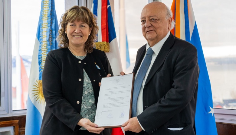 El Gobierno de la provincia conmemoró con diplomático de Chile el 70° aniversario del Consulado de Chile en Ushuaia