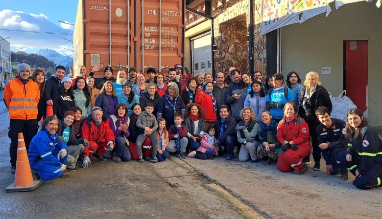 Ushuaia juntó tres contenedores de donaciones para el Garrahan