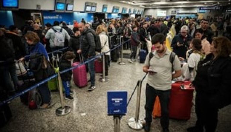 El paro de pilotos y tripulantes afectará este viernes a más de 300 vuelos y 37 mil pasajeros