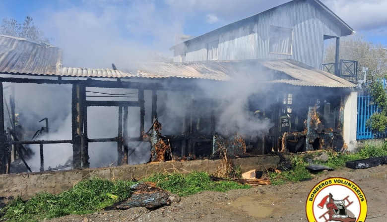 Un hombre sufrió quemaduras graves al incendiarse un galpón