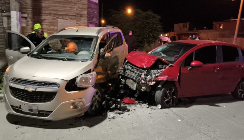 Un violento siniestro vial se registró este martes a la madrugada