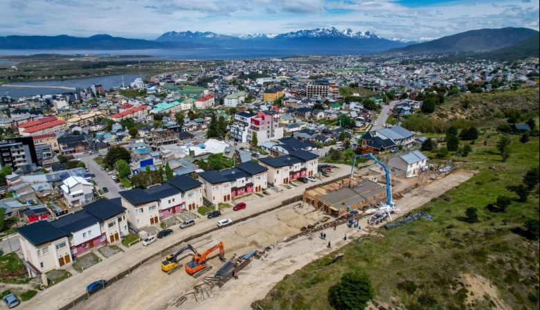 Vuoto recorrió la obra del hotel Ibis Ushuaia