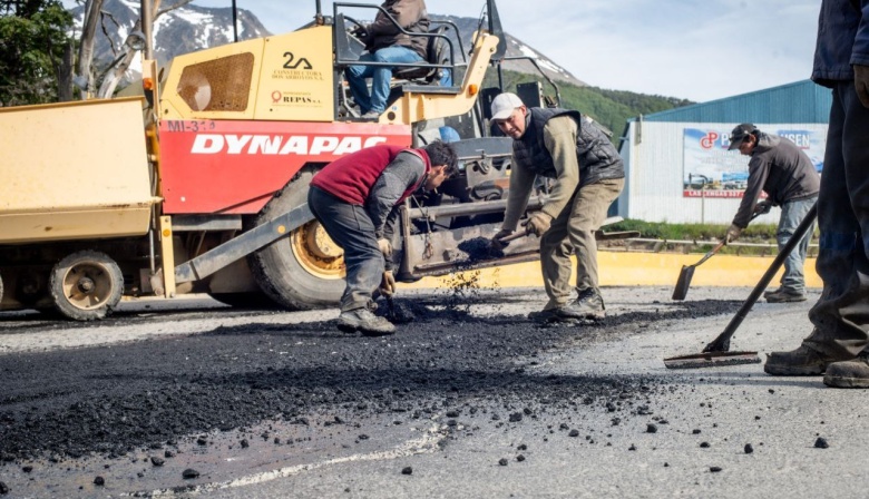 El Municipio Repaviment El Puente De La Calle Los Ires Reporte Austral