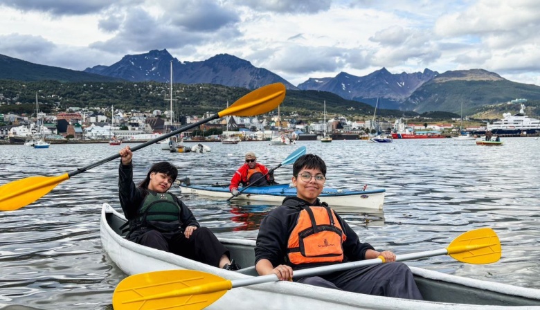 Comenzaron los talleres de kayak para participantes de “Activá el verano”