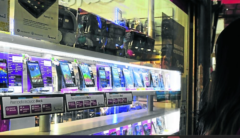 El Gobierno nacional eliminó los impuestos para importar celulares