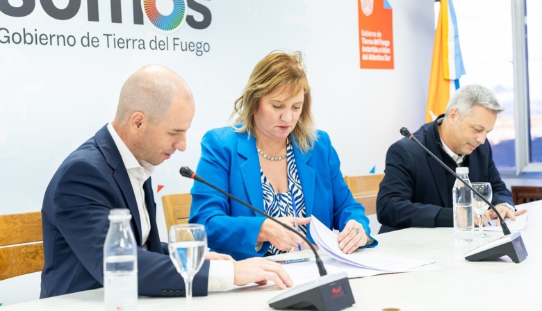 Salud y Pfizer firmaron convenio para el abordaje integral de la migraña en la provincia