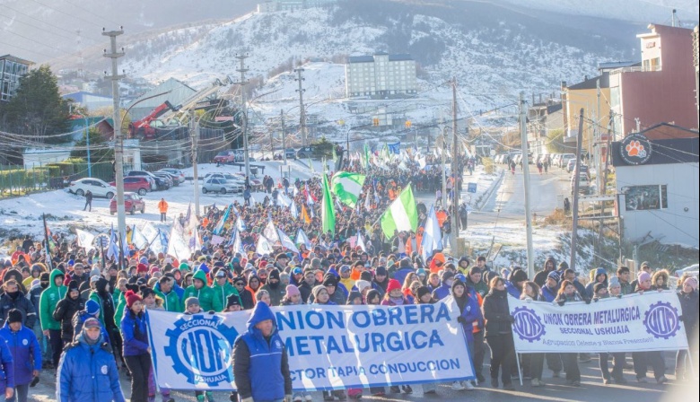 Ushuaia marchó a favor de Tierra del Fuego