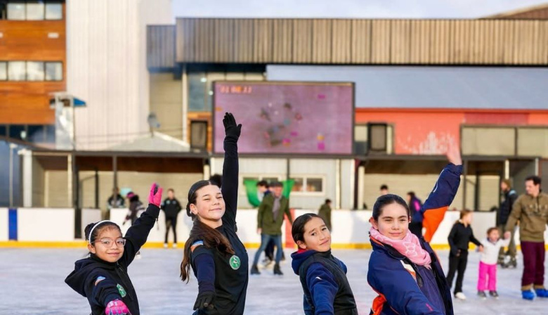 Se inauguró la temporada de la pista de hielo "Carlos Tachuela Oyarzún"