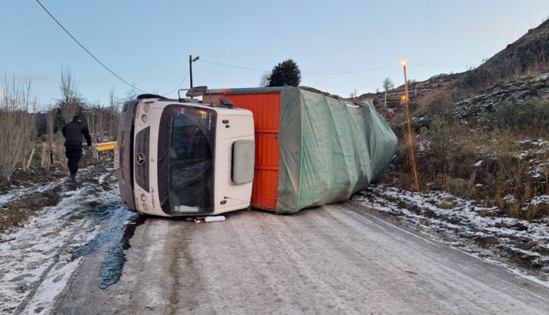 Siguen los vuelcos por hielo