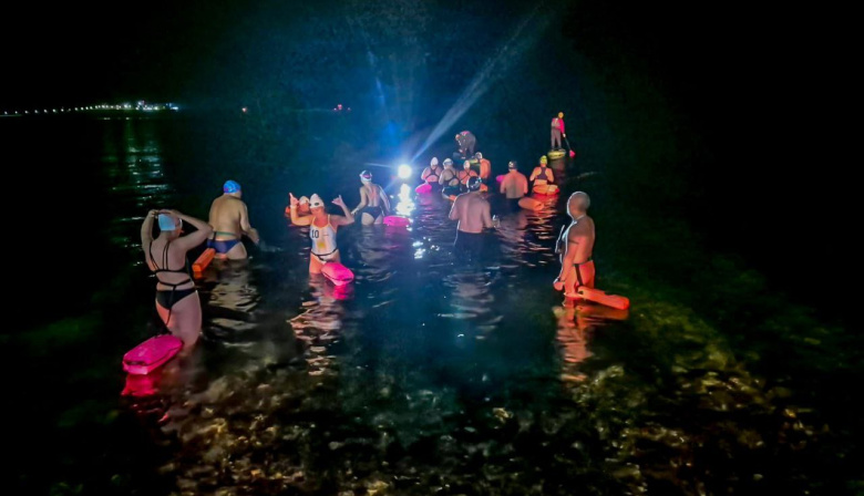 Nadadores de distintas partes del país recibieron el invierno en aguas del Canal Beagle