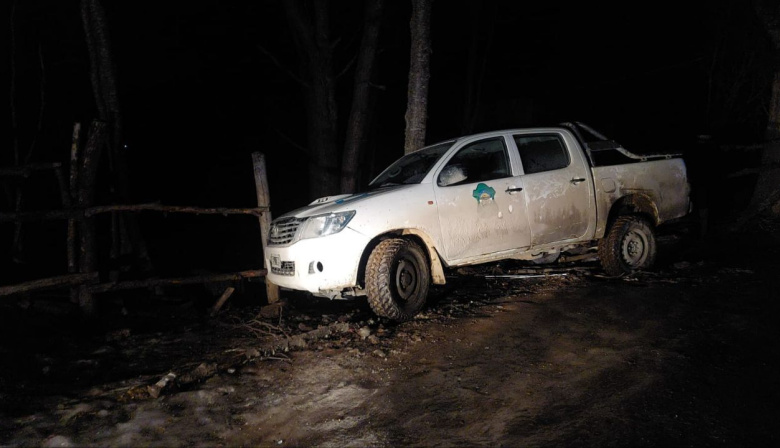 Una camioneta de la municipalidad de Ushuaia se despistó y chocó contra un cerco