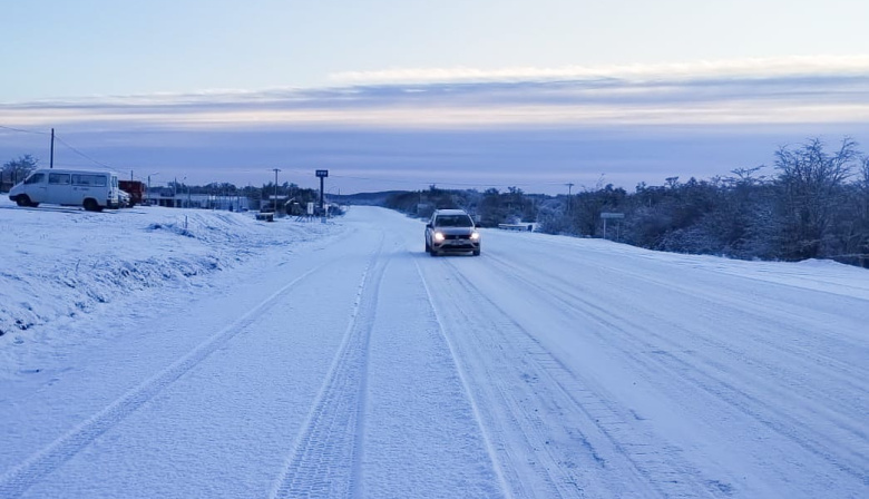 Se recomienda transitar con precaución en la Ruta 3 debido a las nevadas registradas