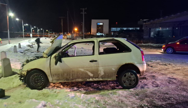 Accidente en la madrugada: efectivo de la Armada protagoniza siniestro vial en Ushuaia