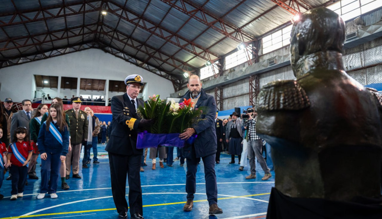 Instituciones, funcionarios y fuerzas de seguridad rindieron homenaje al General San Martín