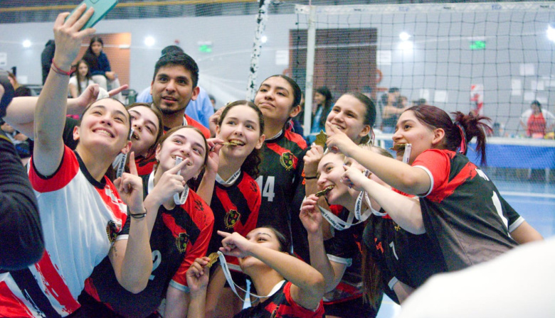 Universitario se quedó con la etapa local del vóley de los Juegos Fueguinos