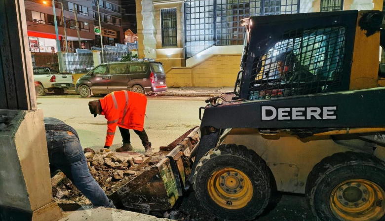 La Municipalidad inició la reconstrucción de cordones en Avenida Maipú