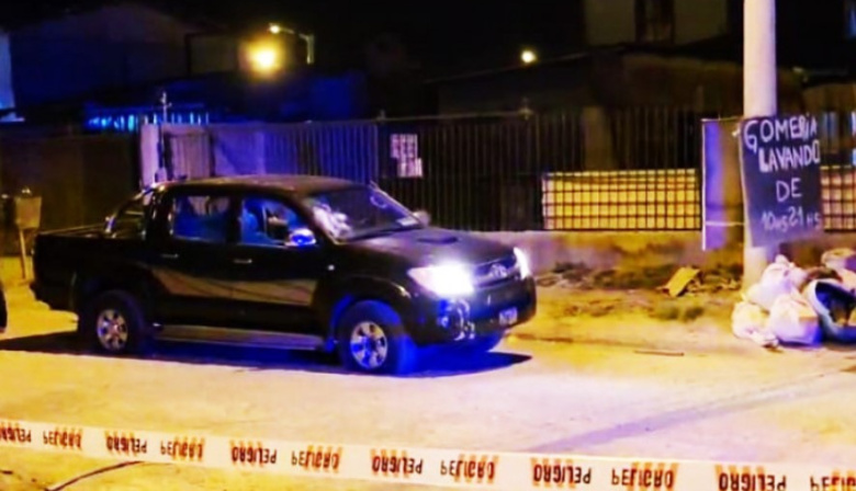 La policía allanó tres domicilios luego de dos tiroteos contra una casa y un auto