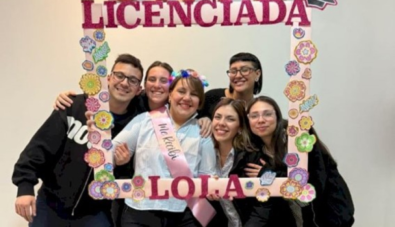 Madre, docente, emprendedora y ahora graduada de la UNTDF