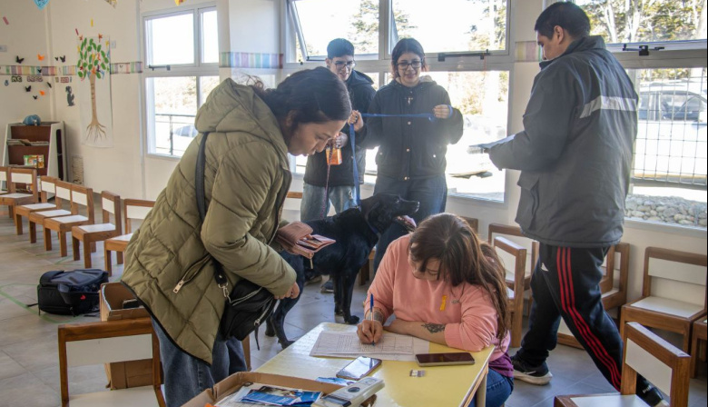 "La Muni Más Cerca" llegó al Barrio Pipo con un amplio operativo comunitario