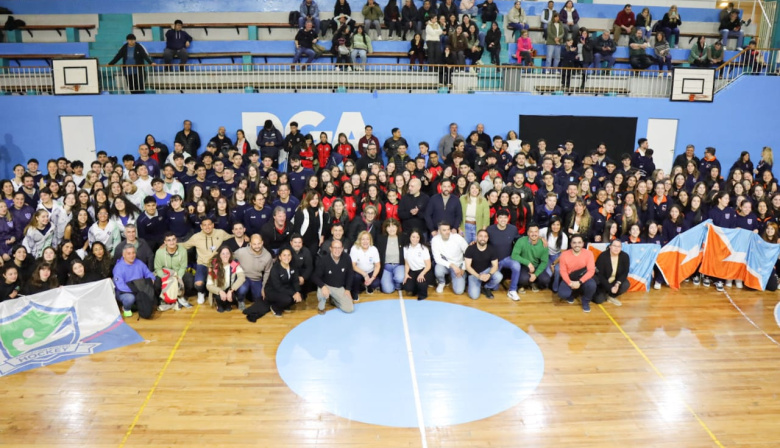 Inició el campeonato argentino de selecciones mayores y sub-19 de hochey pista