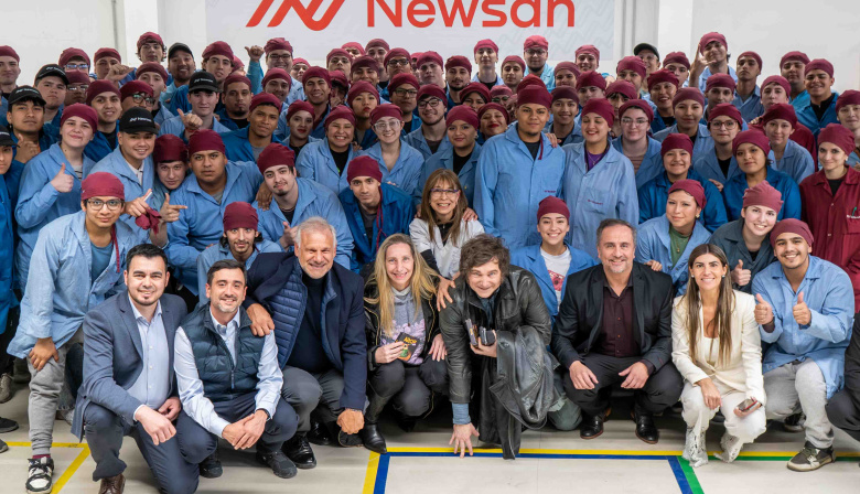 Milei recorrió las plantas de Newsan en Ushuaia y destacó el potencial industrial fueguino