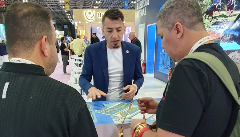 Promoción del Invierno 2026 en una feria de turismo de Brasil