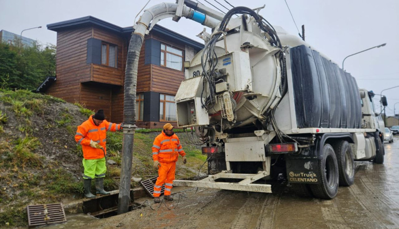 La Municipalidad de Ushuaia interviene en zonas anegadas tras las intensas precipitaciones
