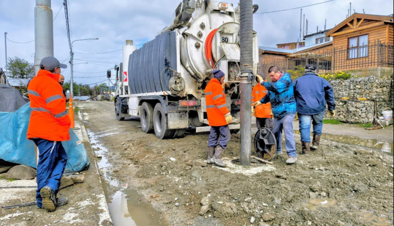 El Municipio realiza el mantenimiento de pluviales en el barrio Kaupen