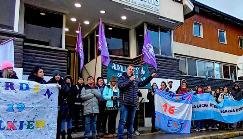 Los docentes vuelven a parar este lunes por 24 horas