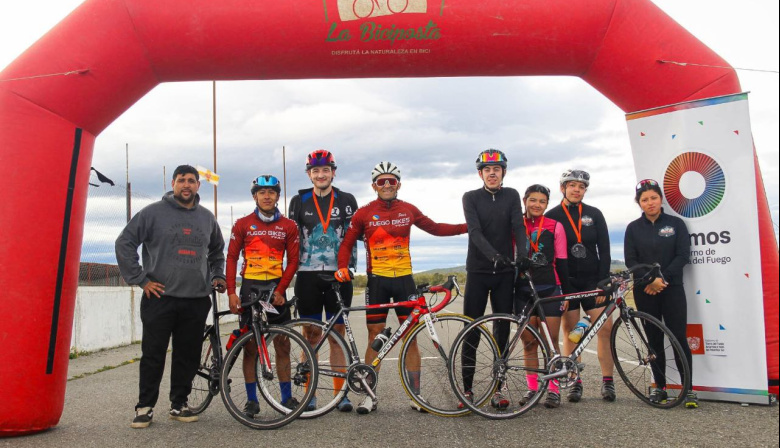 Se disputó en Tolhuin la carrera de ciclismo rumbo a Araucanía