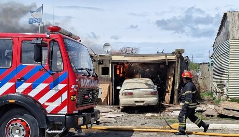 Un incendio destruyó una vivienda ubicada en la Margen Sur