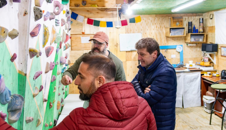 Melella visitó la sede del Club Andino Río Grande