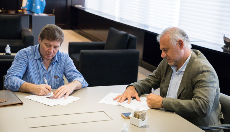 Melella firmó un convenio de cooperación con Newsan para más infraestructura en la producción de mejillones