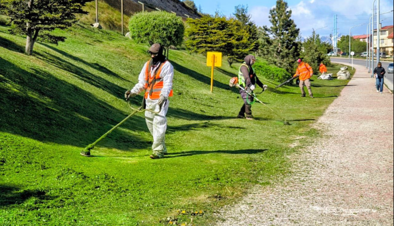 Personal municipal de Ushuaia avanza en la puesta en valor de la ciudad