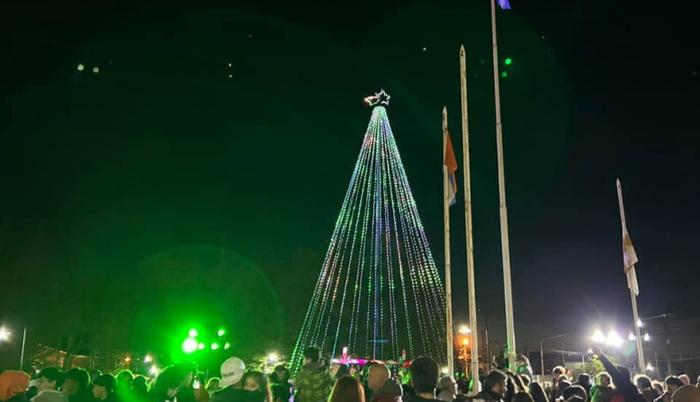 Tolhuin se prepara para el encendido del árbol de Navidad