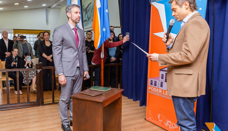 Luciano Selzer juró como legislador y anticipó que no abandonará el profesorado