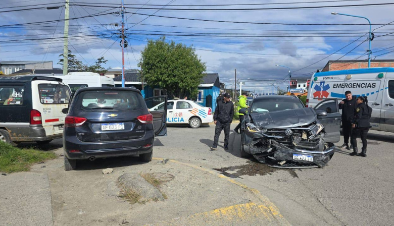 Choque en Torelli y Fuegia Basket deja conductor lesionado