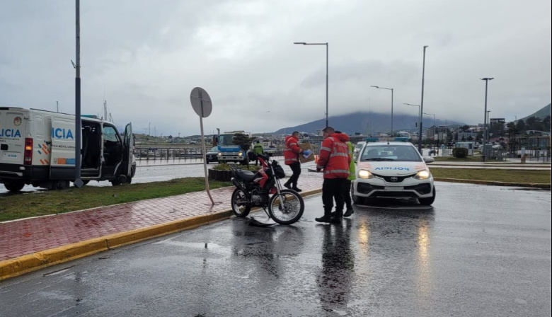 Un motociclista perdió la vida tras despistarse e impactar contra un cartel de señalización