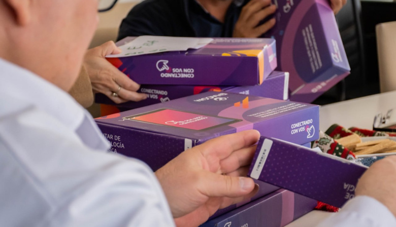 Alfabetización nacional: reparten tablets en las escuelas públicas de la provincia