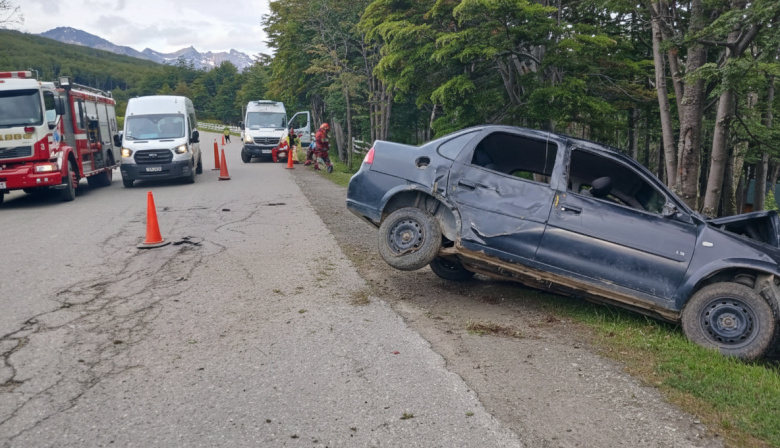 Un padre y sus tres hijas hospitalizados tras un despiste