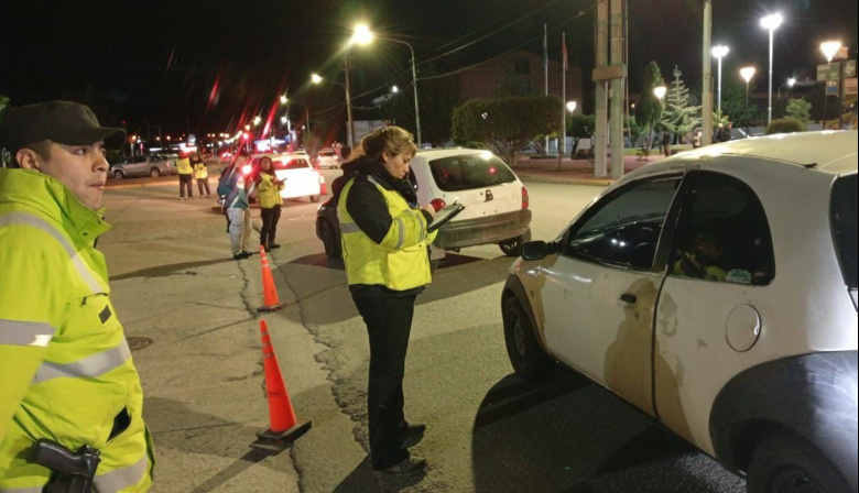 Tránsito: Se controlaron 135 vehículos e infraccionaron a 16 conductores