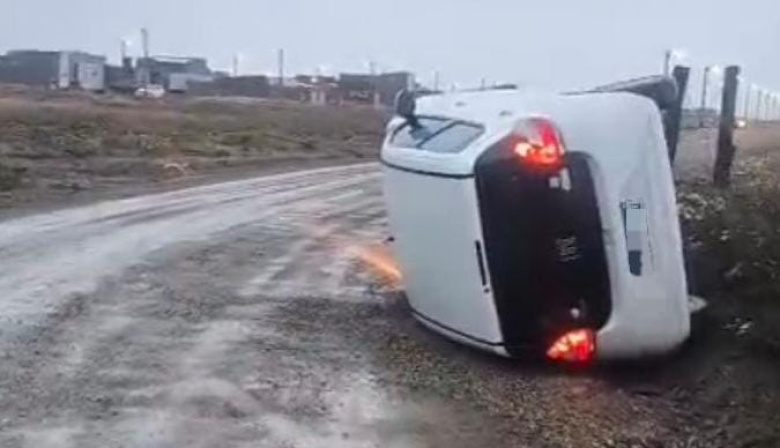 Joven mujer y su bebé protagonizan un vuelco en el barrio San Martín Norte