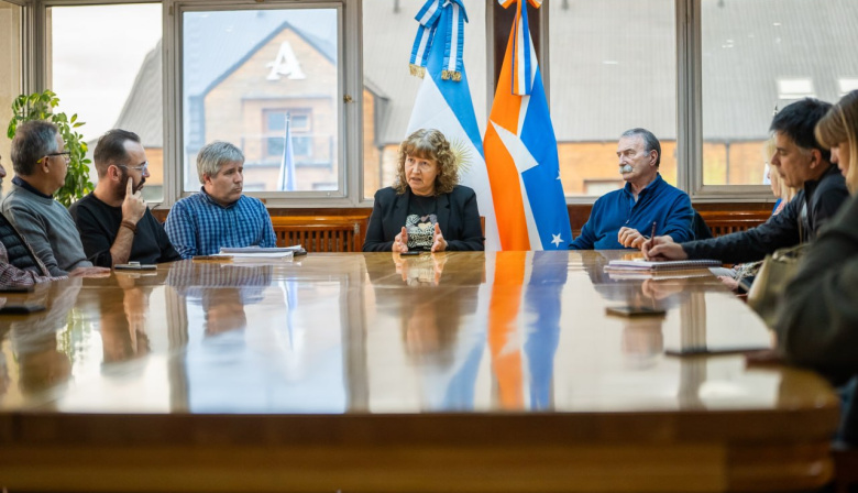 Con Melella en Buenos Aires, Urquiza encabezó una reunión en Casa de Gobierno