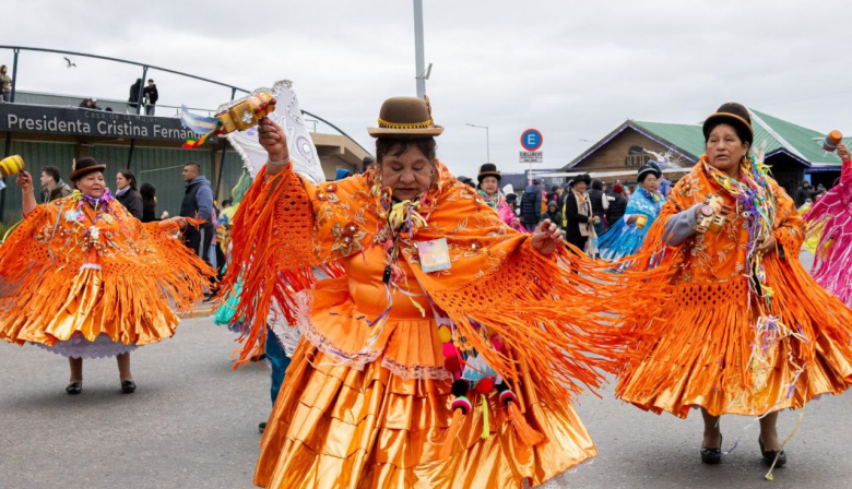 El Municipio acompañó el carnaval central en Avenida Maipú