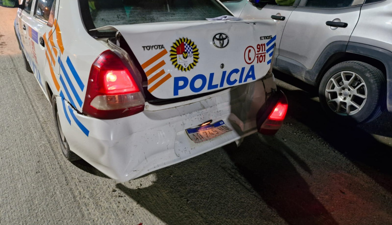 Joven de 19 años al volante deja tres policías hospitalizados