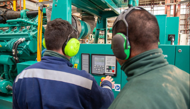 Este domingo continuarán en Tolhuin los trabajos sobre el nuevo generador cummins N°3