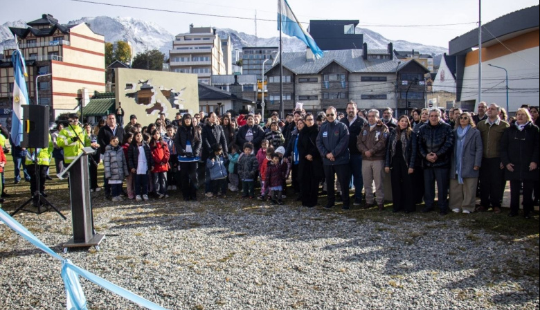Ushuaia: Veteranos de Guerra inauguraron la carpa en la Plaza Malvinas