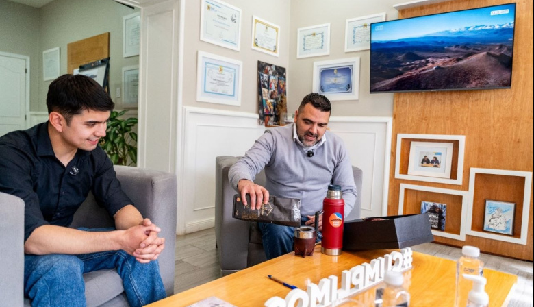 Vuoto se reunió con jóvenes emprendedores que elaboraron una yerba mate fueguina